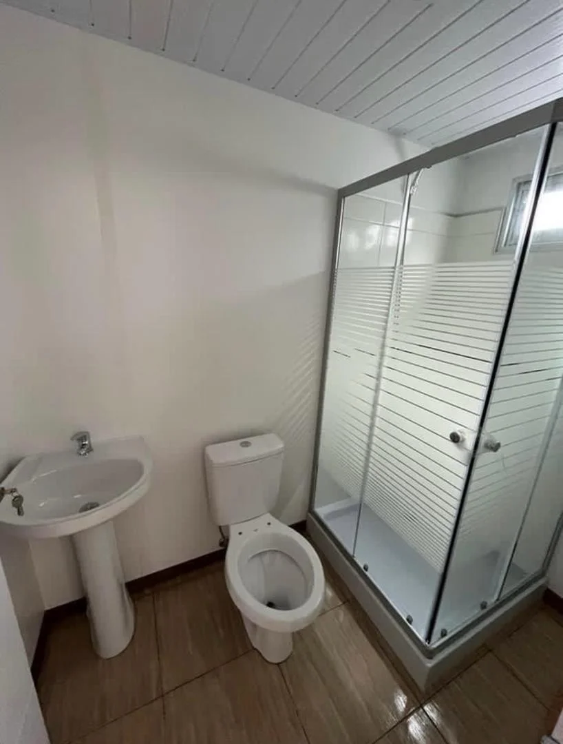 CONTENEDOR 20 PIES CON PUERTA Y VENTANA