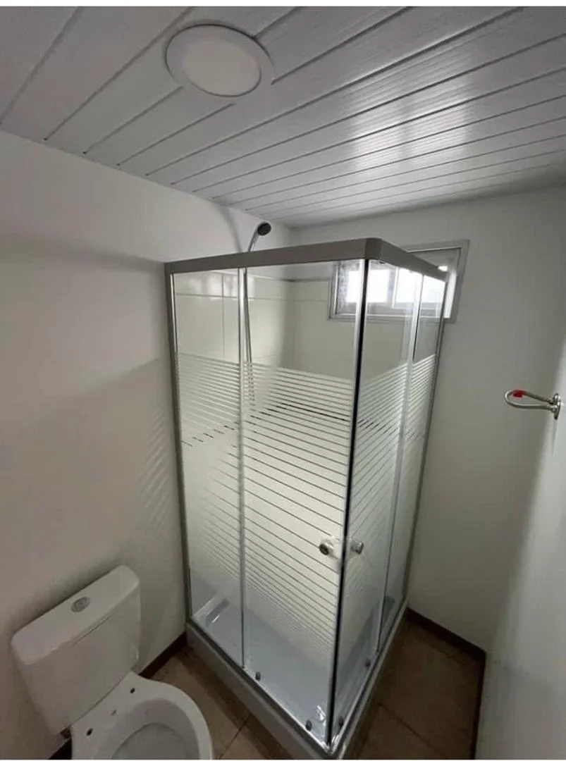 CONTENEDOR 20 PIES CON PUERTA Y VENTANA