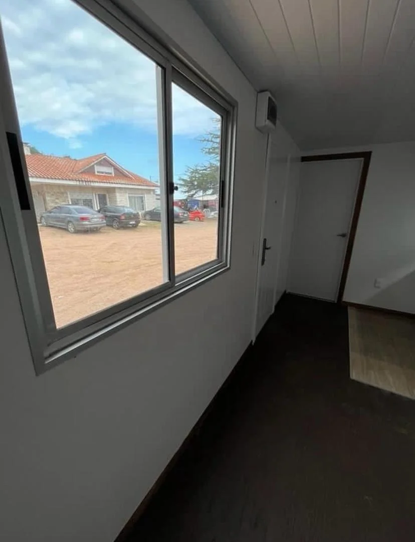CONTENEDOR 20 PIES CON PUERTA Y VENTANA
