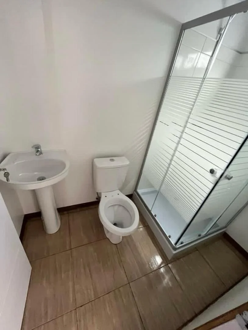 CONTENEDOR 20 PIES CON PUERTA Y VENTANA