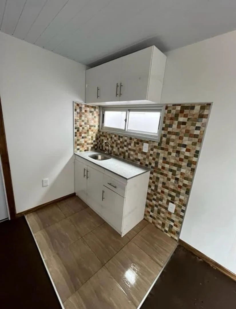 CONTENEDOR 20 PIES CON PUERTA Y VENTANA