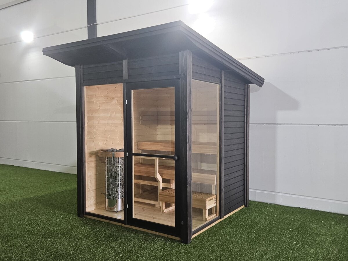Pequeña sauna de exterior 2x2m