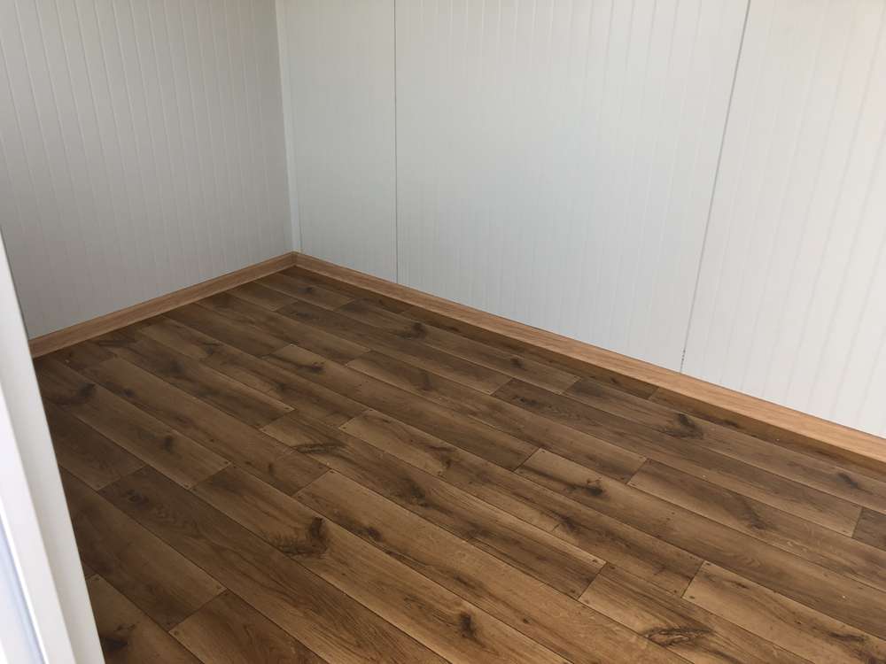 Contenedor de oficina de 5×2.20 con sanitarios